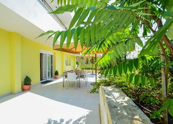 Liburnum לינה וארוחת בוקר