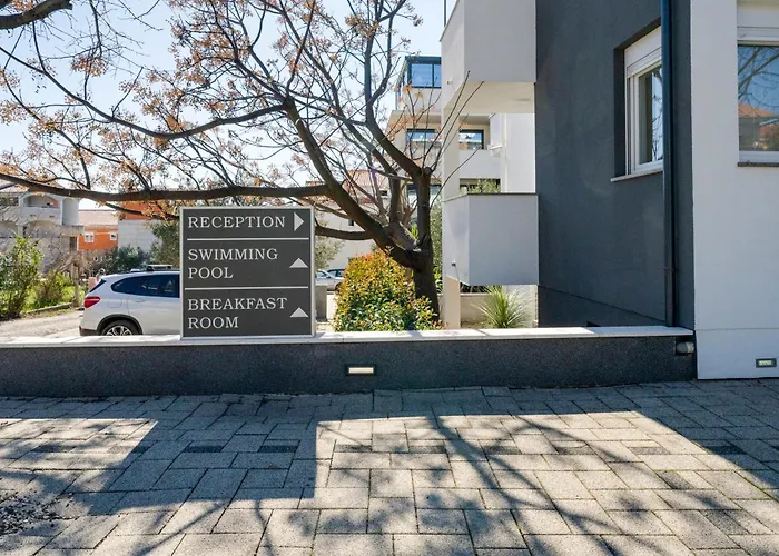 לינה וארוחת בוקר Liburnum